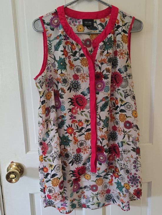 Nicole Miller Tops - GORGEOUS! Nicole Miller White Floral Sleeveless Top with Fuchsia Trim Size L